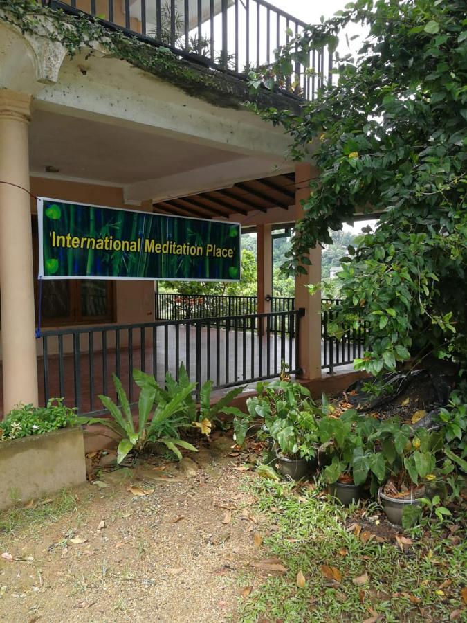 Nisha Homestay Inn Peradeniya Exterior foto