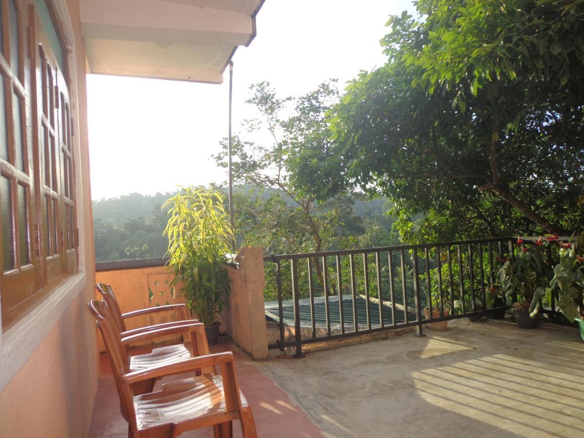 Nisha Homestay Inn Peradeniya Exterior foto