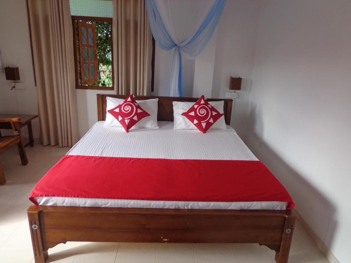 Nisha Homestay Inn Peradeniya Exterior foto