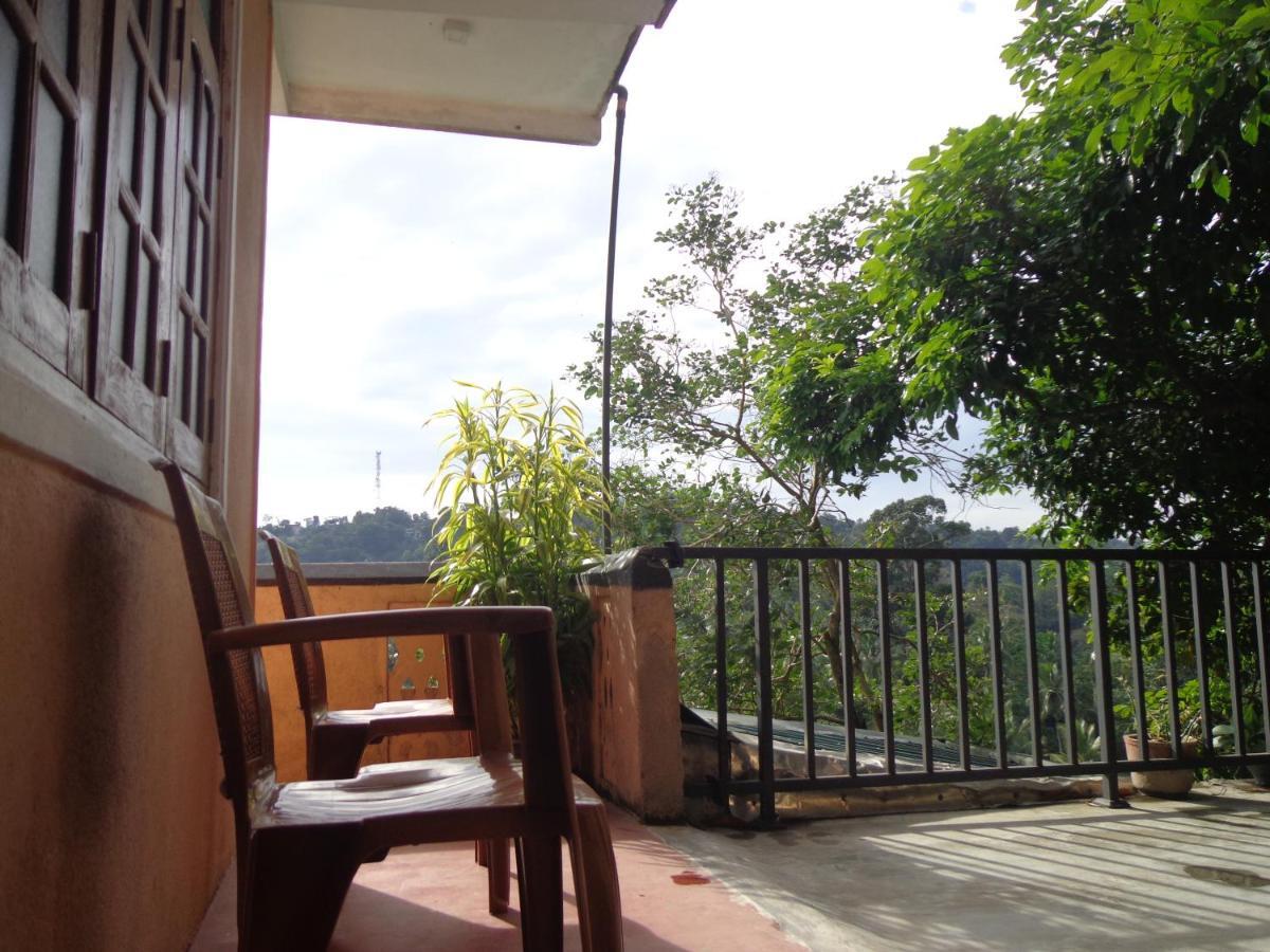 Nisha Homestay Inn Peradeniya Exterior foto