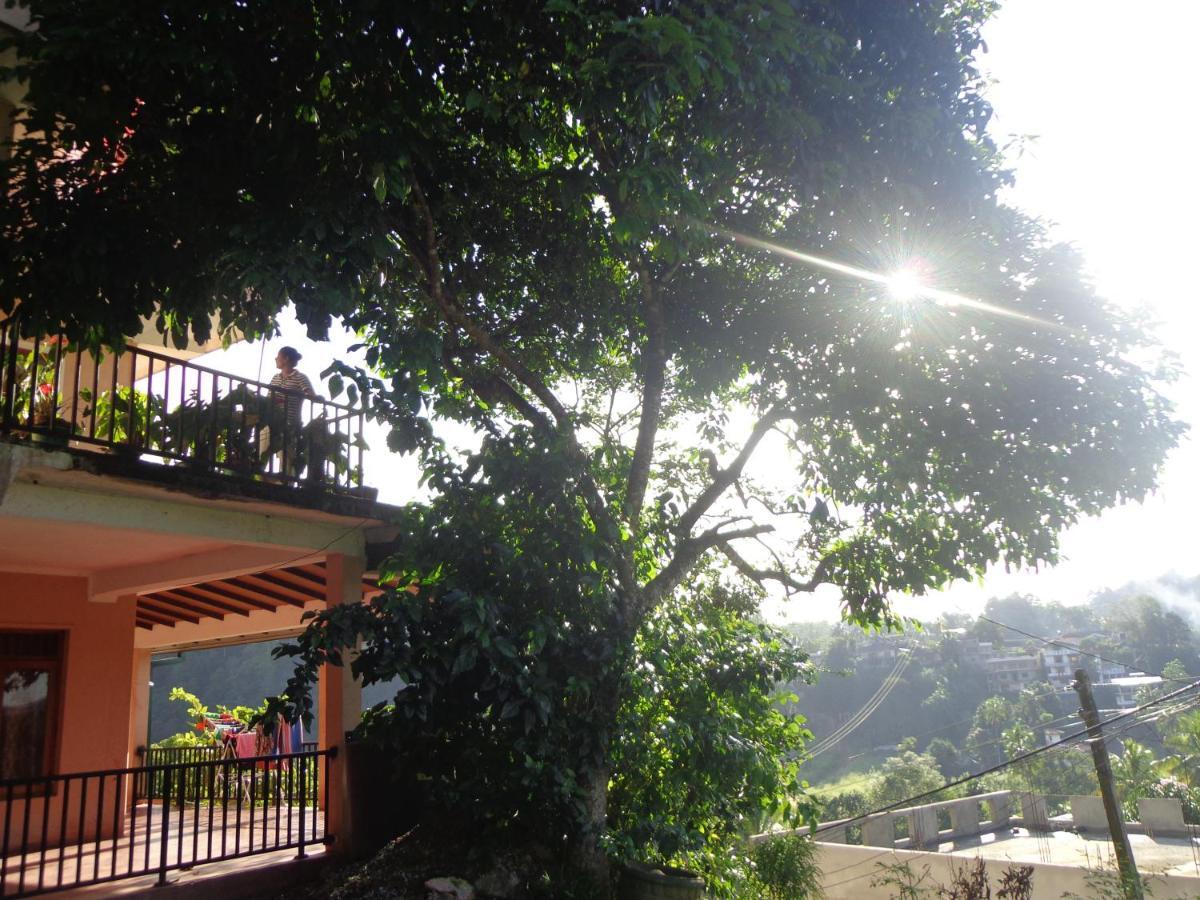 Nisha Homestay Inn Peradeniya Exterior foto